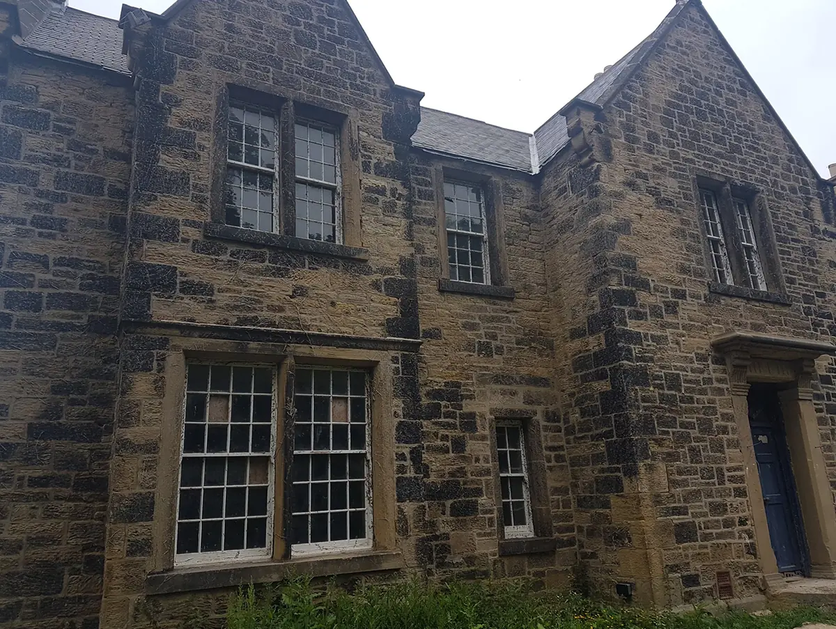 Soot-blackened sandstone house before stone cleaning